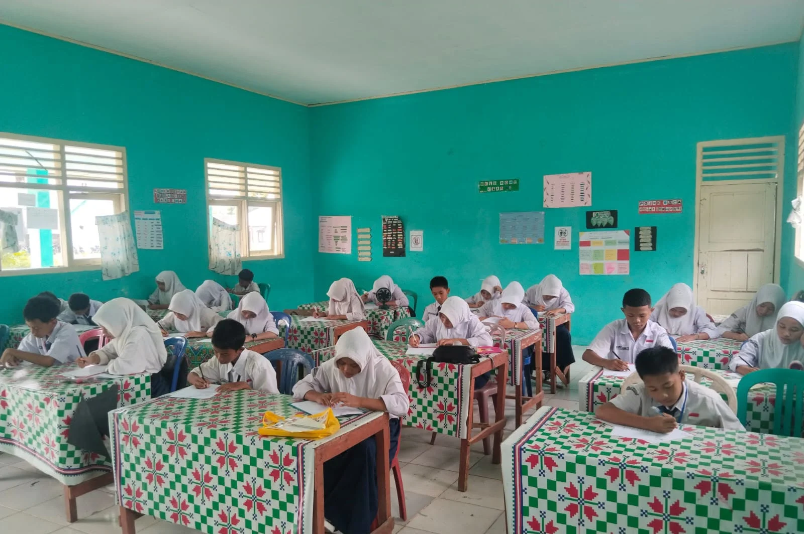 15.000 Pelajar OKI Pecahkan Rekor MURI Lewat Gerakan Menulis Cerpen
