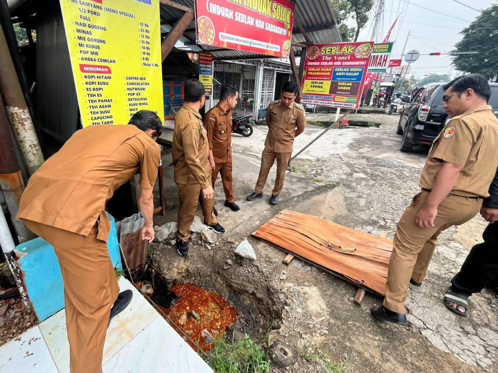 Tindak Lanjuti Aduan Warga, Wako Solok Tinjau Penanganan Drainase di Kawasan Enam Suku
