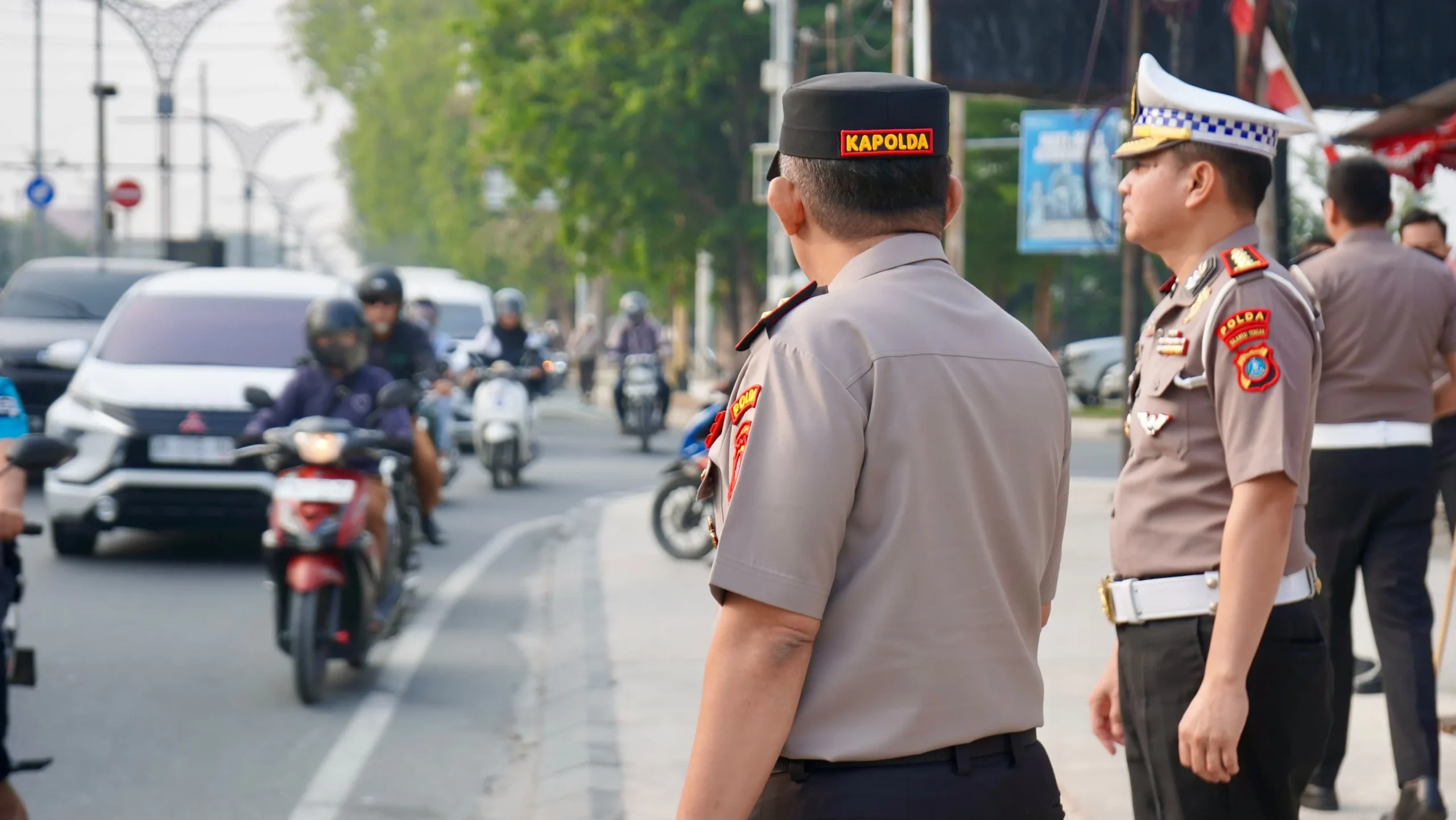 Tindaklanjuti Program Kapolri, Kapolda dan Wakapolda Sulteng Turun ke Jalan Atur Lalin di Kota Palu