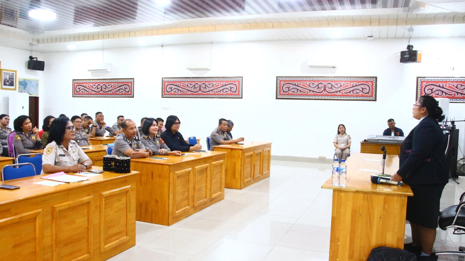 Perkuat Iman dan Taqwa, Polres Tebing Tinggi Ikuti Binrohtal di Masjid Al-Hasanah dan Aula Kamtibmas
