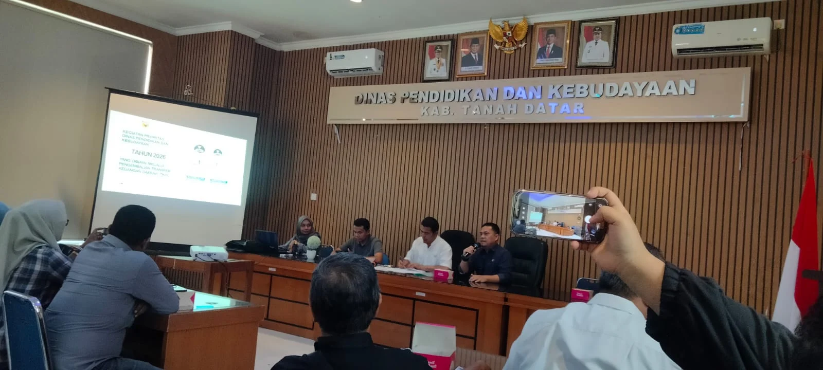 Kadis Kominfo Tanah Datar Buka Jumpa Pers, Dikbud Paparkan Program dan Realisasi Anggaran 2026