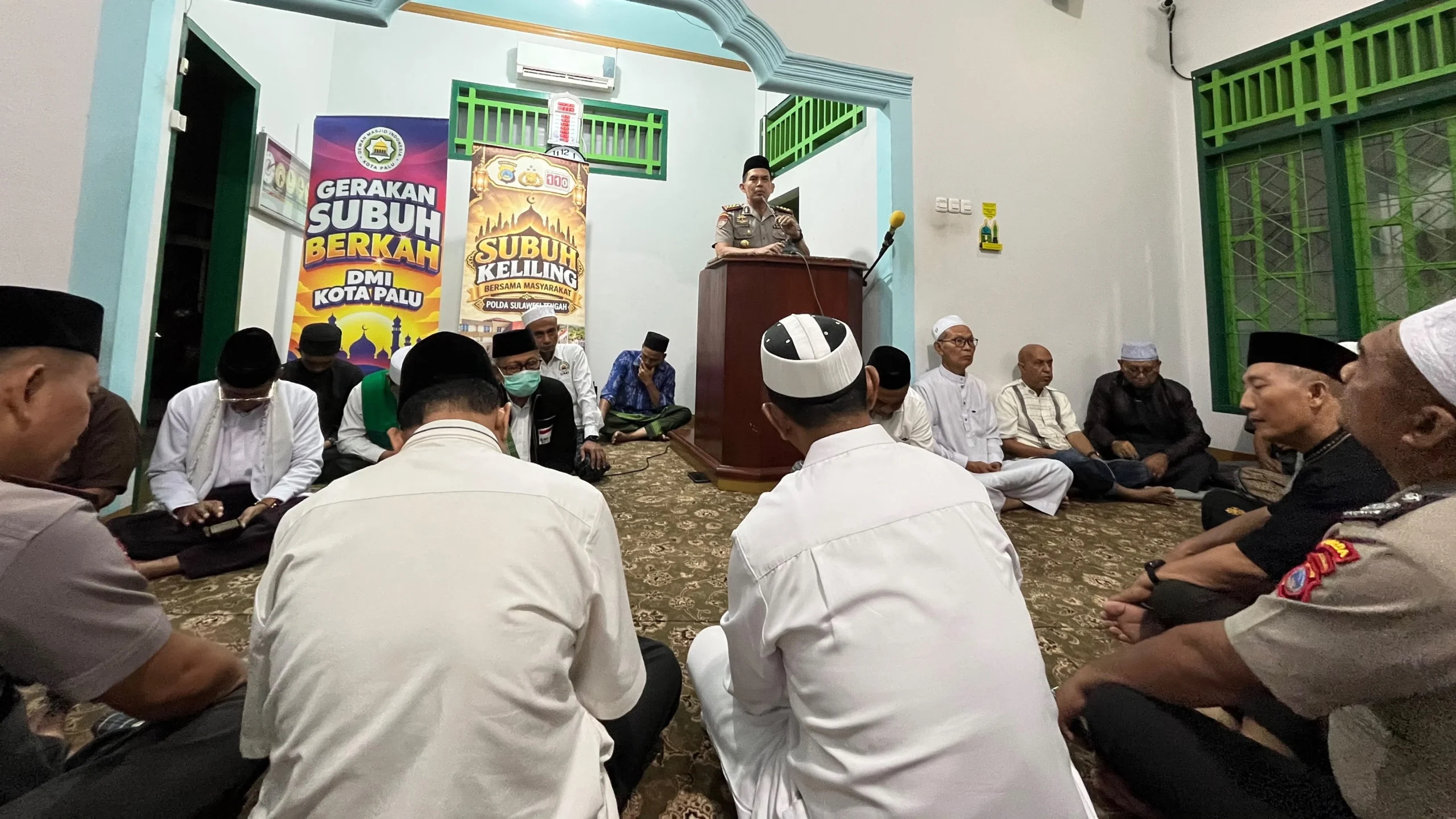 *Dukung Program Prioritas Kapolri, Polda Sulteng Gelar Subuh Keliling Bersama Masyarakat*