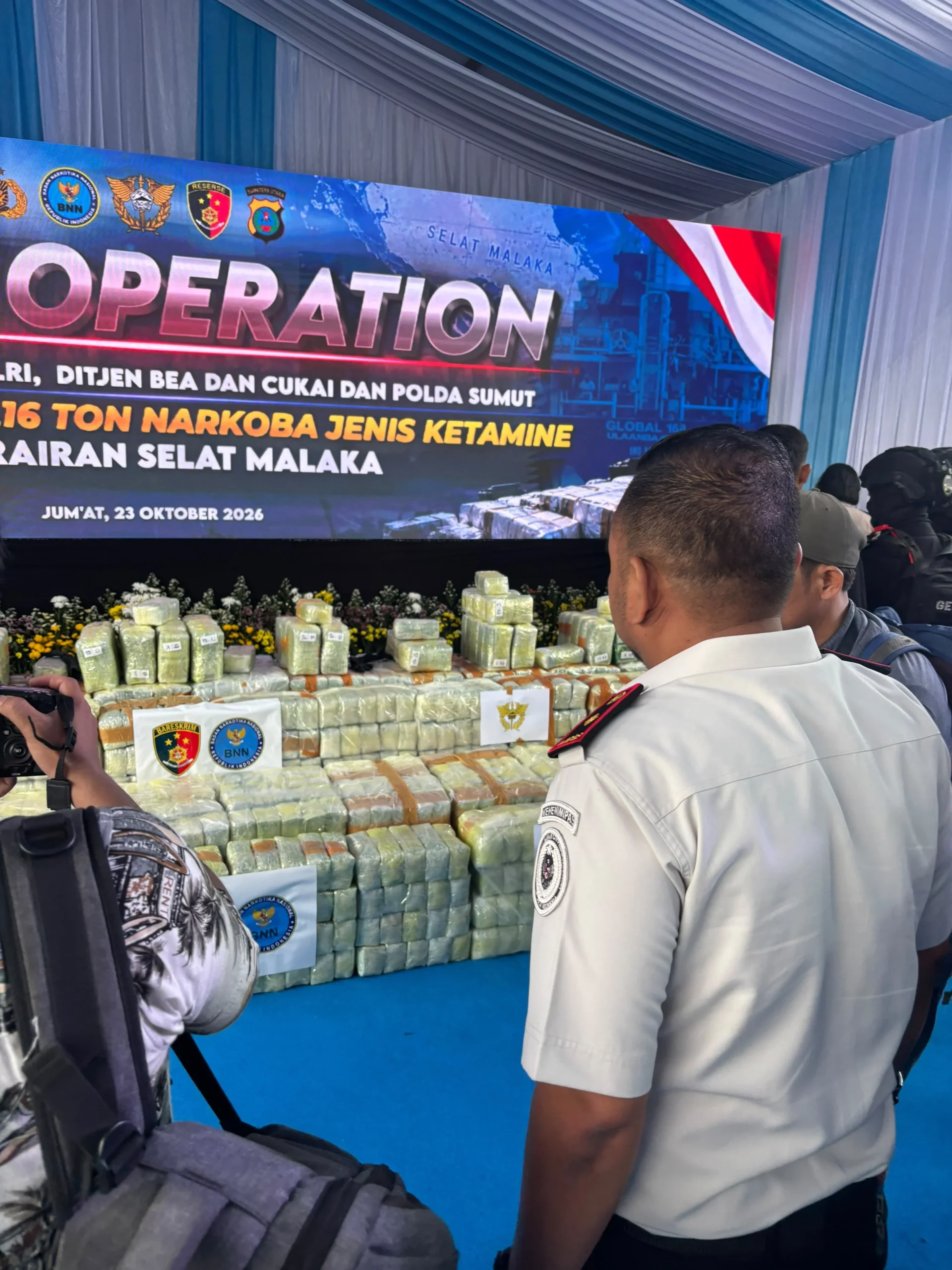 KANTOR IMIGRASI KELAS II TPI BELAWAN HADIRI JOINT OPERATION
PENGUNGKAPAN 1,16 TON KETAMINE DAN DEKLARASI
BERSAMA MASYARAKAT SUMATERA UTARA MENOLAK NARKOBA.