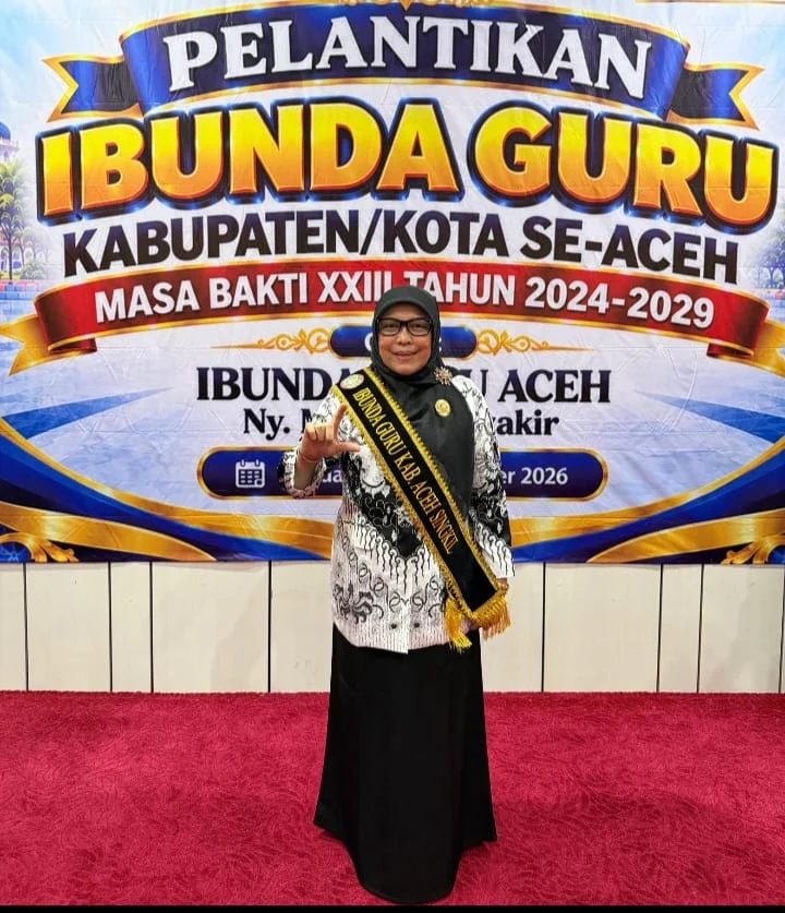 Profesor Dr Sutan Nasomal Rektor UBNB Klaem Bunda Guru Aceh Singkil Ny Habibatussania Safriadi Oyon Isteri Bupati Resmi Dilantik Dunia Pendidikan Pasti Press Maju 2027!!