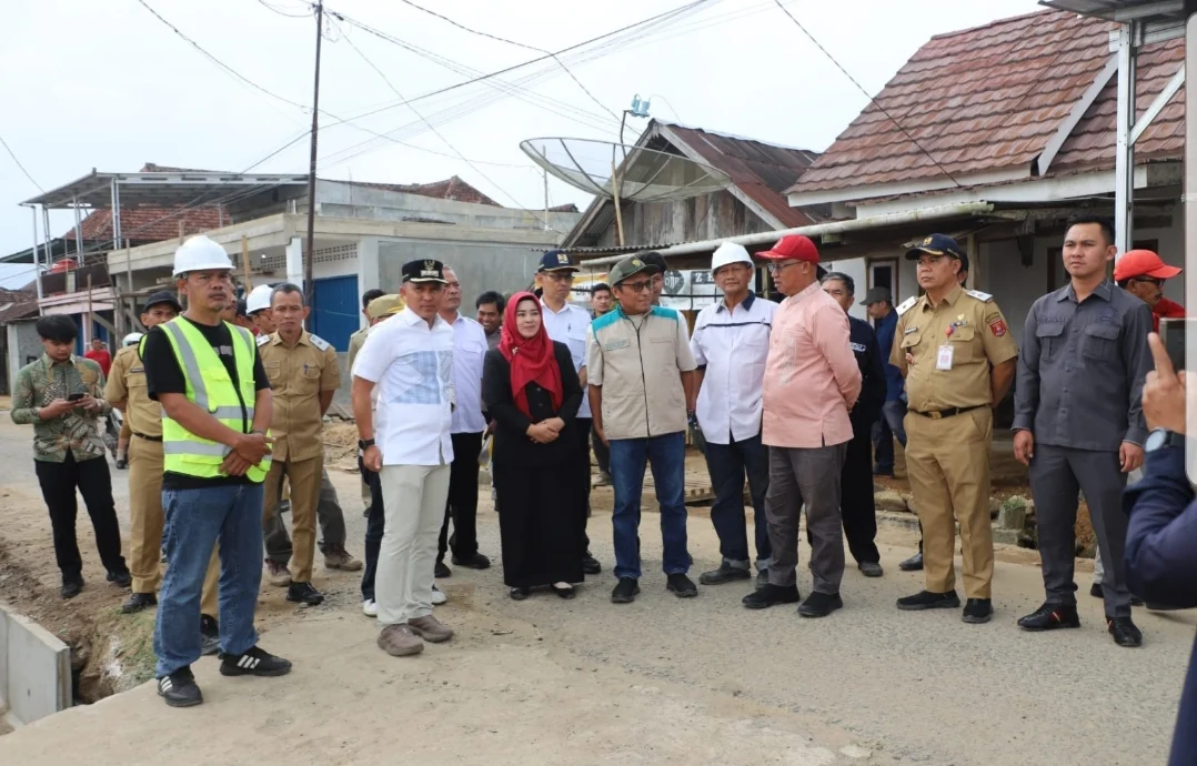 Bupati Lampung Barat Dampingi Reses Komisi V DPR RI Tinjau Proyek Kotaku di Pajar Bulan.Lampung Barat.