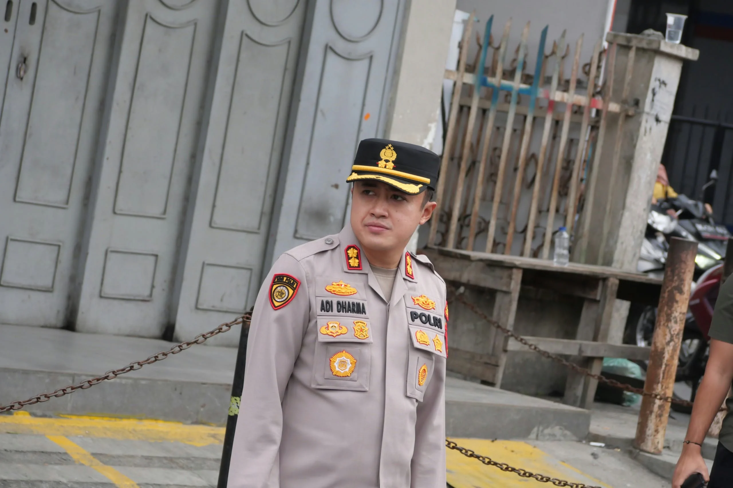 Kapolres Asahan AKBP Adi Dharma Pramudhita Turun Langsung ke Jalan, Ingatkan Pengendara Motor Wajib Pakai Helm SNI