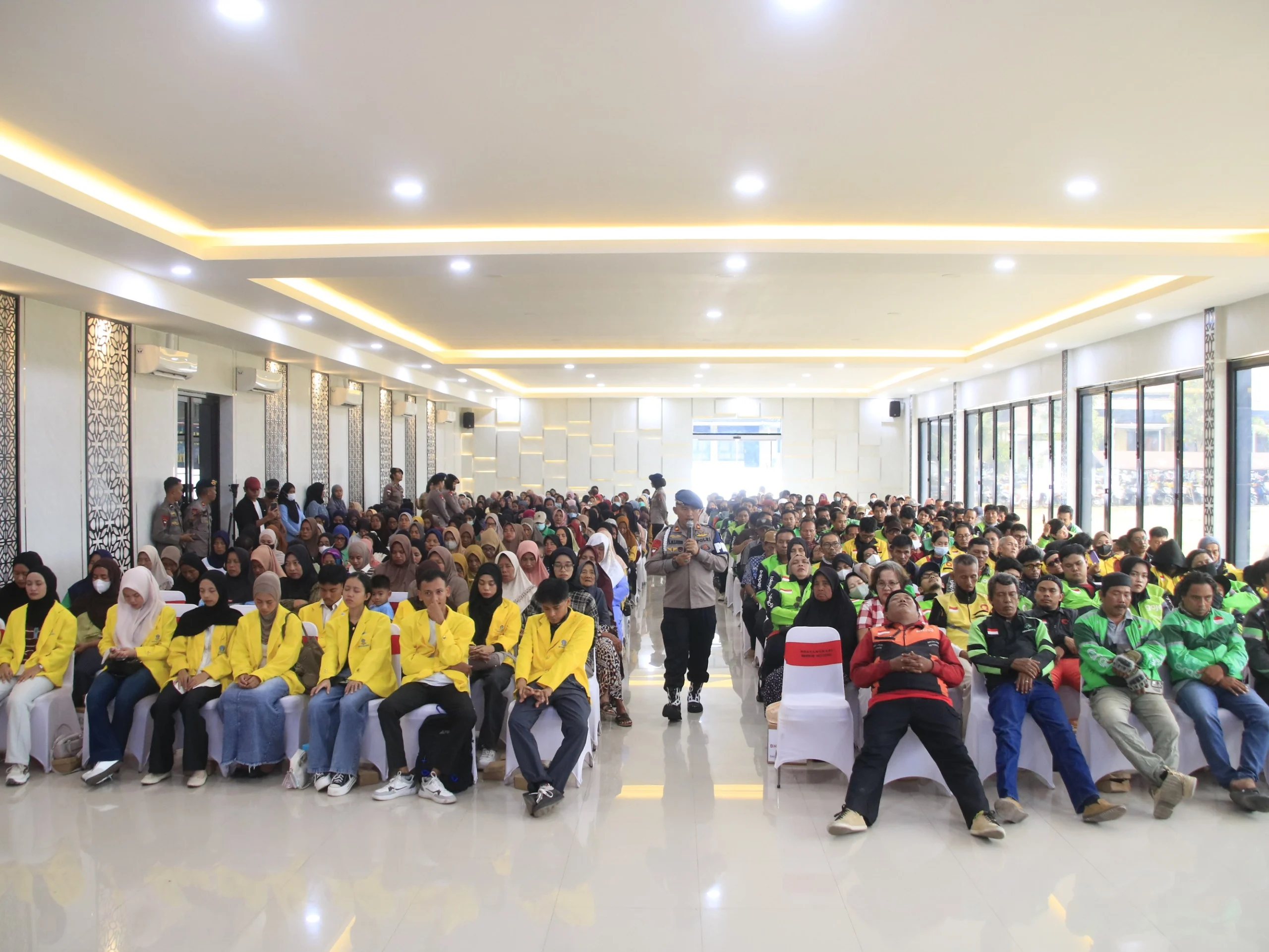 Hadirkan Pelayanan Hipnoterapi Massal Gratis bagi 485 Warga, Dansat Brimob Polda Sulteng Gelar Rangkaian Baksos Humanis Sambut HUT ke-81 Korps Brimob
