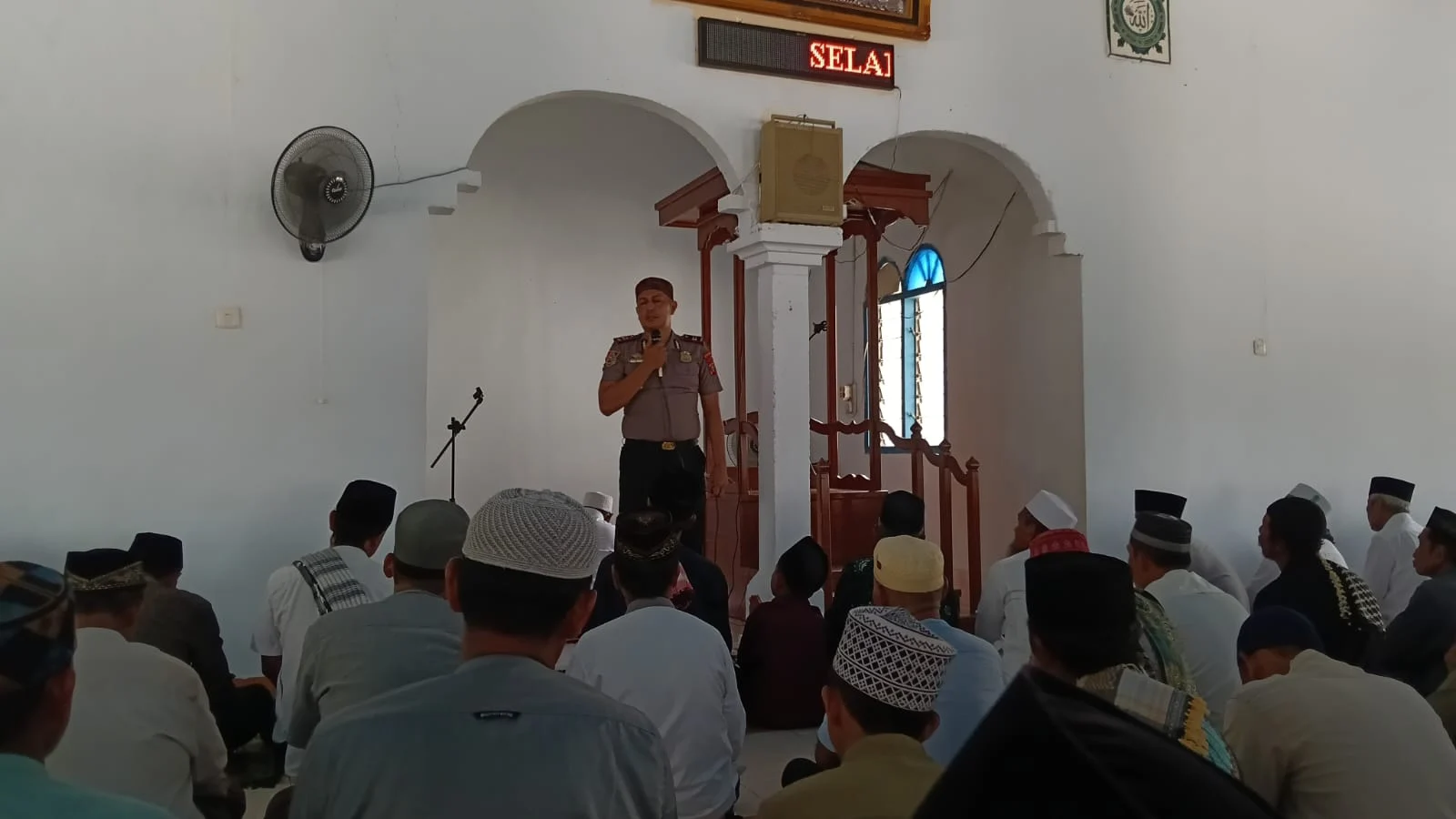 Kapolres Donggala, Melalui Kapolsek Riopakava, Jum'at Keliling Di Masjid AL - Hidayah Desa Minti Makmur, Memperkuat Program Quick Wins Kapolri Jenderal Polisi Suyudi Ario