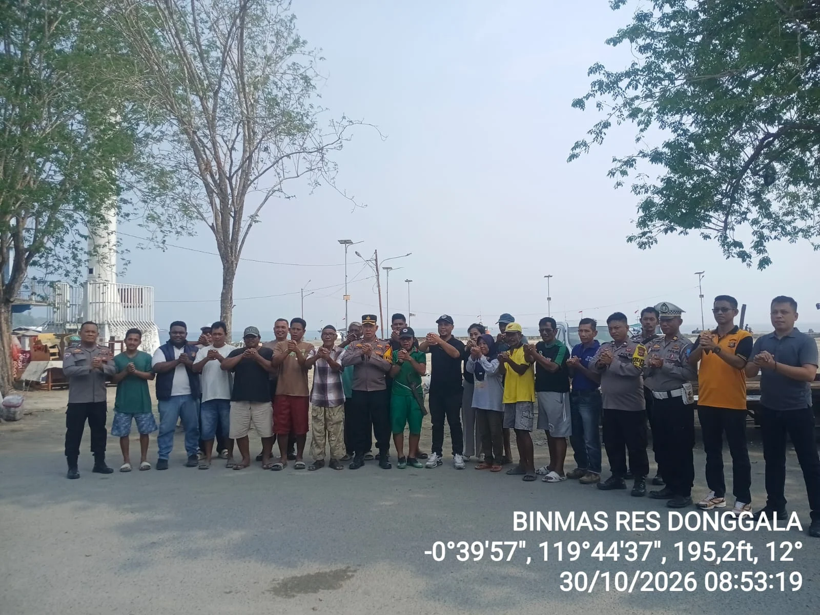 Kapolres Donggala, Diwakili Waka Polres Donggala, Melaksanakan Giat Green Policing Bersama Jajaran / Masyarakat Di Kawasan Pelabuhan Lama, Kel. Boya, Kec. Banawa - Donggala